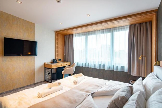 „Torontáli” room with pool view