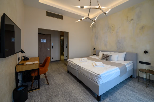 Junior „Hídfő” suite with Devon bathtub