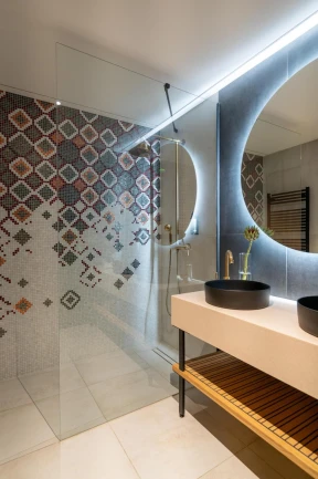 Panorama suite with in-room Devon bathtube