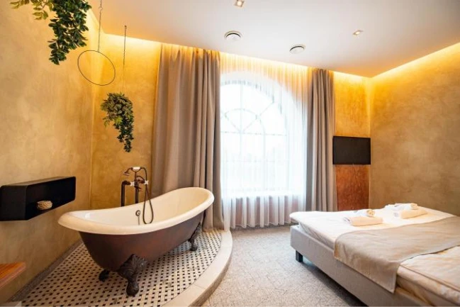 Panorama suite with in-room Devon bathtube