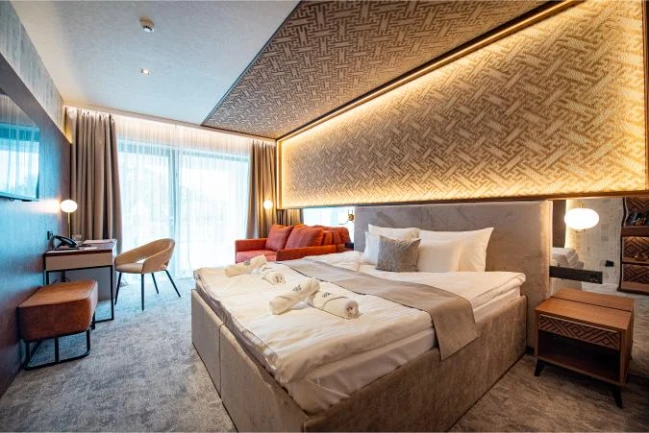 Superior room with bathtube and waterfront terrace 2