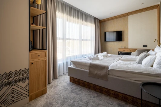 „Torontáli” corner room with pool view