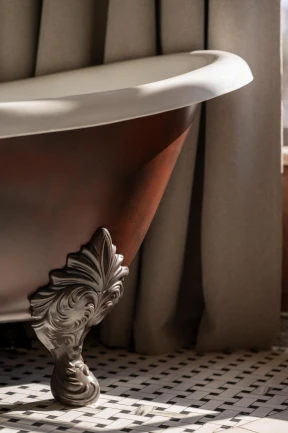 Panorama suite with in-room Devon bathtube