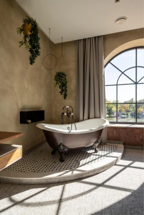 Panorama suite with in-room Devon bathtube